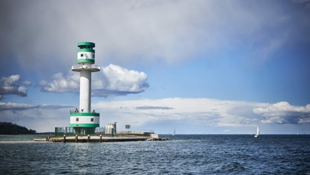 Leuchtturm am Standort in Kiel.